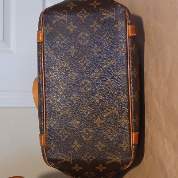 Authentic Louis Vuitton monogram Sac shopping Tote - Picture 8 of 16